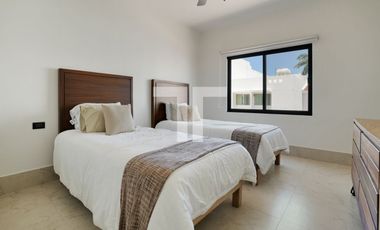 Casa en renta de 4 recámaras Residencial Bahía Zona Hotelera Cancún