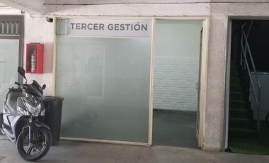 Local en venta/ alquiler en galeria-  Lomas San Isidro - Marquez y Rolon
