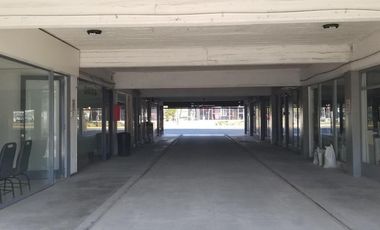 Local en venta/ alquiler en galeria-  Lomas San Isidro - Marquez y Rolon