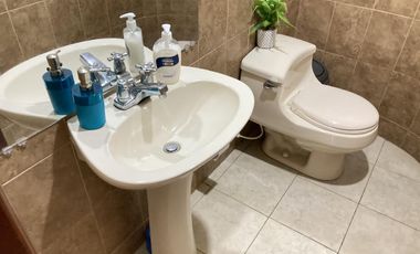 casa en arriendo/venta en la cumbre. Cod V10118