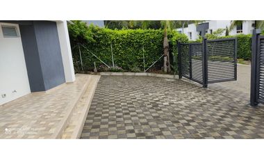 VENDE CASA EN Cond. Guayacanes Casas