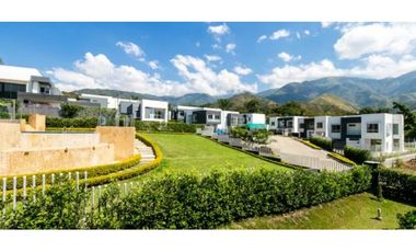 VENDE CASA EN Cond. Guayacanes Casas
