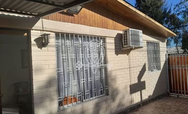 Casa en venta 3 dorm.2 baños-3 estacionamientos en La Granja