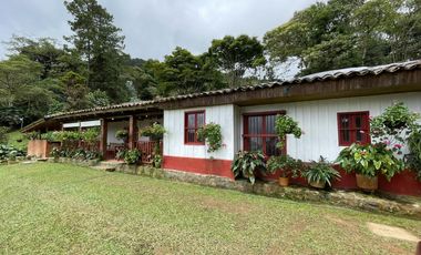 casa campestre en arriendo/venta en dapa parcelación hacienda los morales. Cod A108312