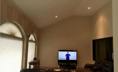 SE VENDE AMPLIA CASA EN COSTA SUR $650,000