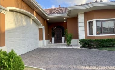 SE VENDE AMPLIA CASA EN COSTA SUR $650,000