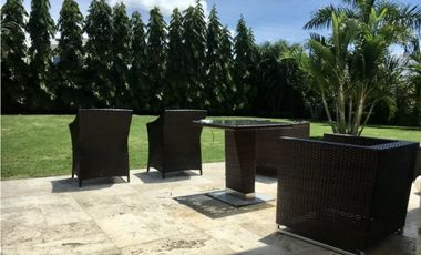 SE VENDE AMPLIA CASA EN COSTA SUR $650,000
