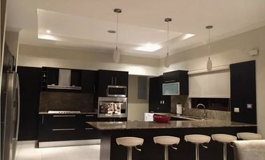 SE VENDE AMPLIA CASA EN COSTA SUR $650,000