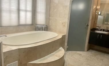 SE VENDE AMPLIA CASA EN COSTA SUR $650,000