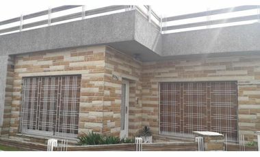 Casa 4 amb con patio, terraza, local - Loma Hermosa CENTRO - MUY BUENA