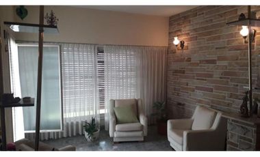 Casa 4 amb con patio, terraza, local - Loma Hermosa CENTRO - MUY BUENA