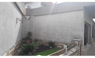 Casa 4 amb con patio, terraza, local - Loma Hermosa CENTRO - MUY BUENA