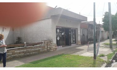 Casa 4 amb con patio, terraza, local - Loma Hermosa CENTRO - MUY BUENA