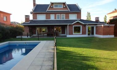 Casa 4 dormitorios en  Alameda