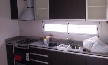 DEPTO TIPO CASA  DE EXCELENCIA EN MUY BONITA ZONA DE LOMAS DE ZAMORA.