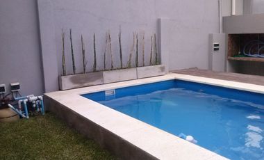 DEPTO TIPO CASA  DE EXCELENCIA EN MUY BONITA ZONA DE LOMAS DE ZAMORA.