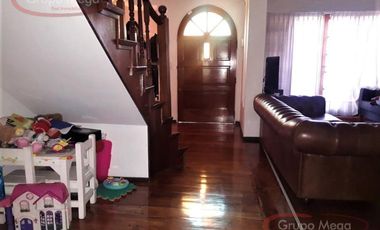 CASA 4 AMB C/COCHERA Y FONDO LIBRE