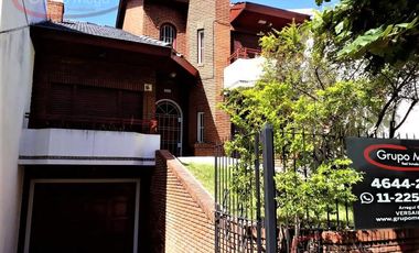 CASA 4 AMB C/COCHERA Y FONDO LIBRE