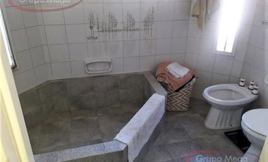 CASA 4 AMB C/COCHERA Y FONDO LIBRE