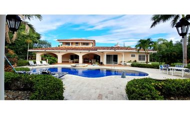 ¡A precio de oportunidad Residencia en Club del Golf Coronado!