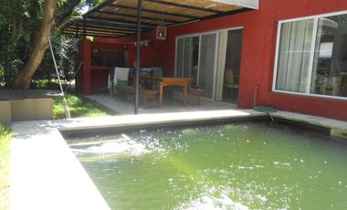 Casa en Venta en San Isidro, 2 dormitorios, 2 cocheras, pileta