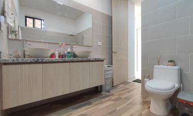 casa en venta en via bocono. Cod V28799