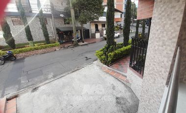 local en arriendo/venta en  cabañas. Cod A63288