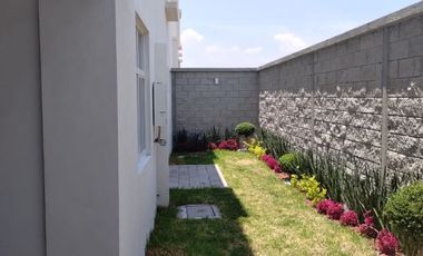 En Venta Town House en Corregidora, Construcción 136 m2, 3 Habitaciones 2.5 Baño