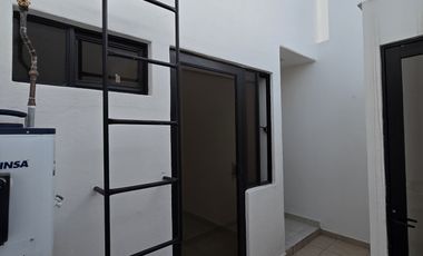 CASA EN RENTA EN MIRAVALLE