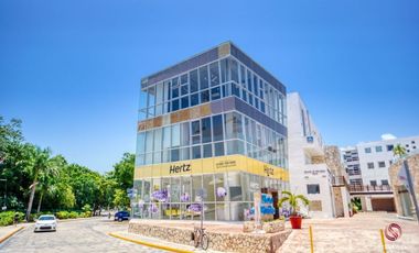 3 locales comerciales en esquina dentro de Plaza comercial