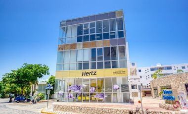 3 locales comerciales en esquina dentro de Plaza comercial