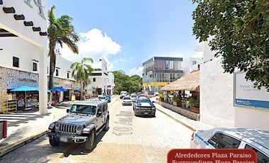 3 locales comerciales en esquina dentro de Plaza comercial