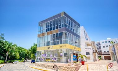 3 locales comerciales en esquina dentro de Plaza comercial