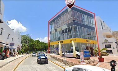 3 locales comerciales en esquina dentro de Plaza comercial