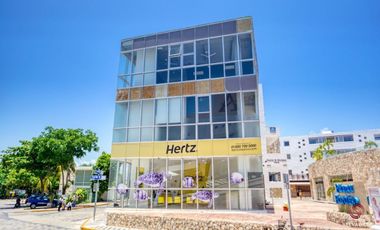 3 locales comerciales en esquina dentro de Plaza comercial
