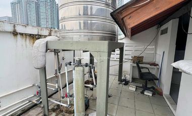 Sewa Rumah 3 Lantai Lokasi Prime di Jl Kemang 1