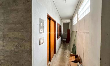 Sewa Rumah 3 Lantai Lokasi Prime di Jl Kemang 1