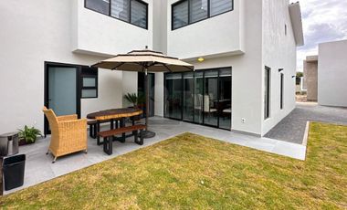 Casa nueva en venta en Metepec con sala de juegos y Roof Garden
