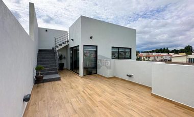Casa nueva en venta en Metepec con sala de juegos y Roof Garden