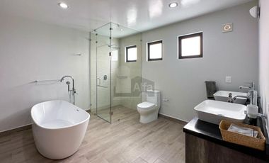 Casa nueva en venta en Metepec con sala de juegos y Roof Garden