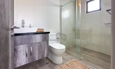 Casa nueva en venta en Metepec con sala de juegos y Roof Garden
