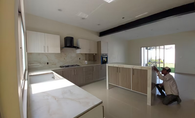 LOMAS DE CUERNAVACA ESTRENE MODERNO CONDOMINIO CON JARDÍN Y ALBERCA PROPIOS VIGILANCIA