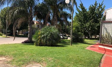 Casa de 5 amb Estilo Colonial
