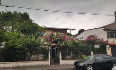 Vendo hermosa casa en Miraflores (J Luna)