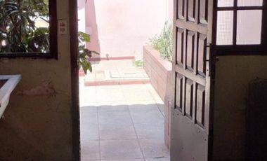 Chalet 3 dormitorios, en 2 plantas, 2 baños, quincho