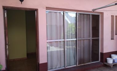 Chalet 3 dormitorios, en 2 plantas, 2 baños, quincho