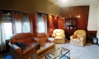 Chalet 3 dormitorios, en 2 plantas, 2 baños, quincho