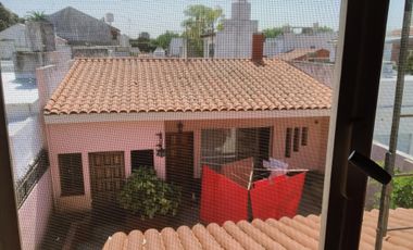 Chalet 3 dormitorios, en 2 plantas, 2 baños, quincho