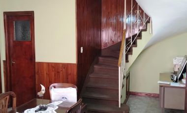 Chalet 3 dormitorios, en 2 plantas, 2 baños, quincho