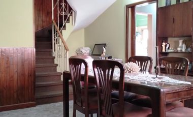 Chalet 3 dormitorios, en 2 plantas, 2 baños, quincho